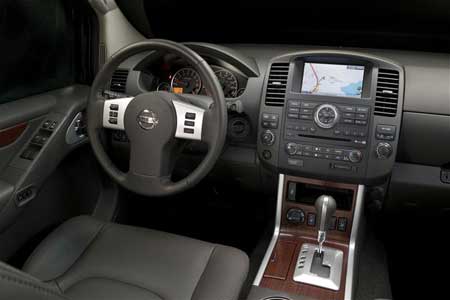 Салон и водительская панель Nissan Pathfinder